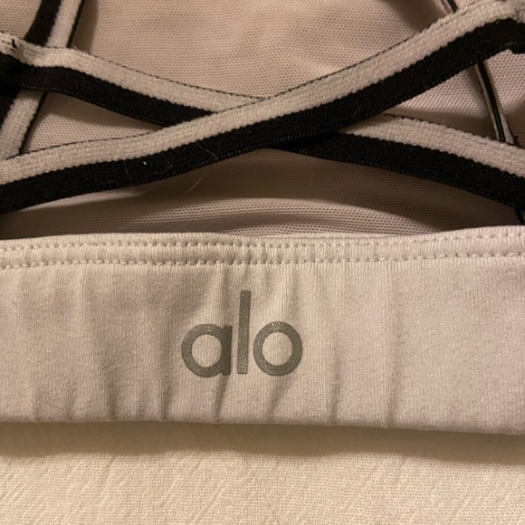 Alo Yoga Field Mesh Sports Bra - Picture 5 of 6